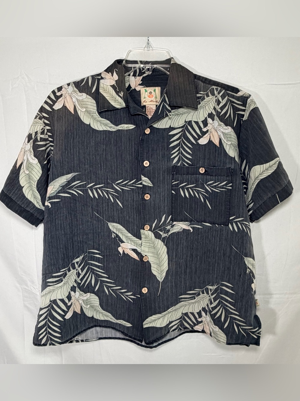 Joe Marlin Vintage short-sleeve Hawaiian shirt styled w/tropical floral print